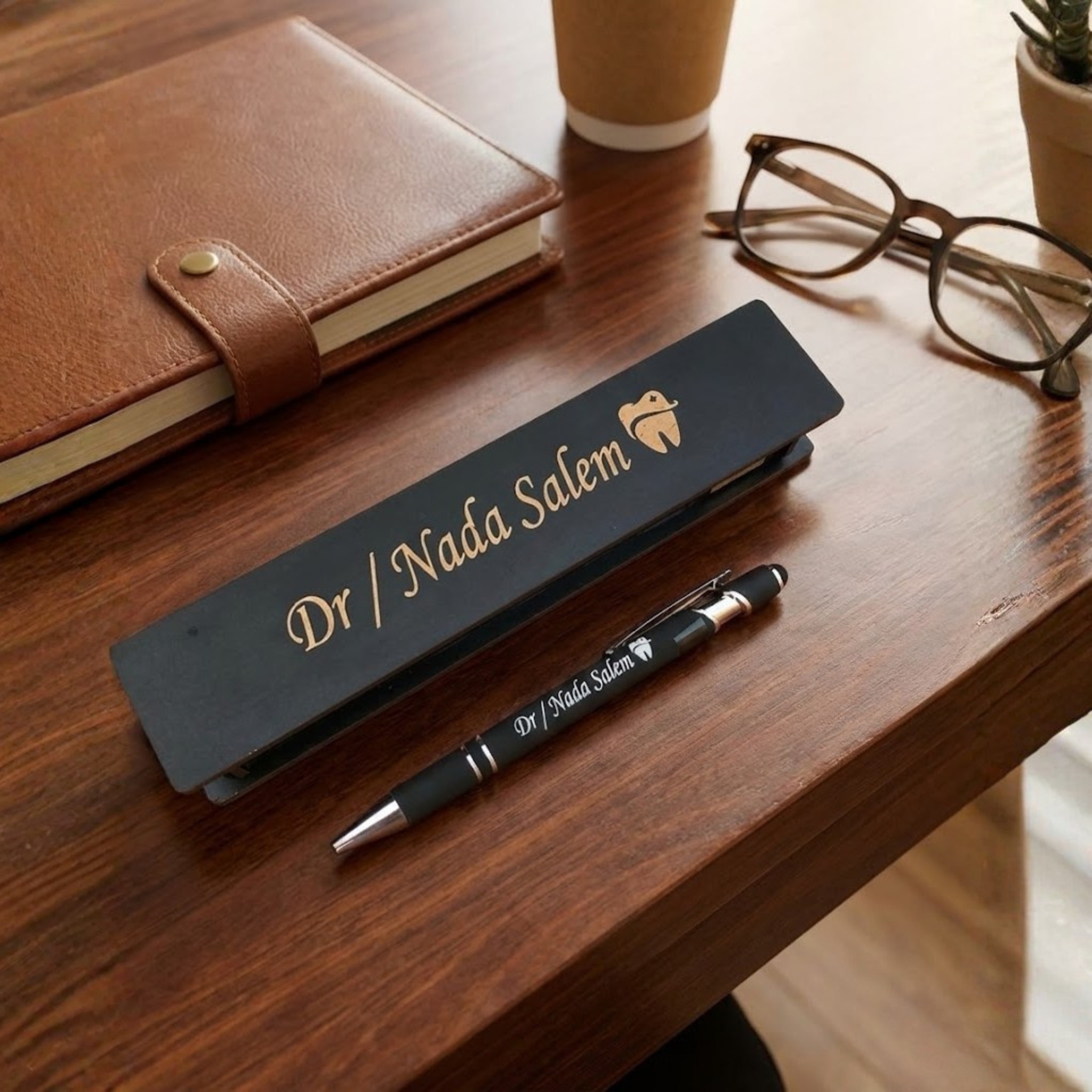 علبة قلم محفورة